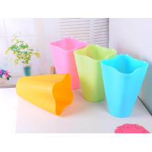 Fashion Design Small Household Plastic Waste Bin in Different Color